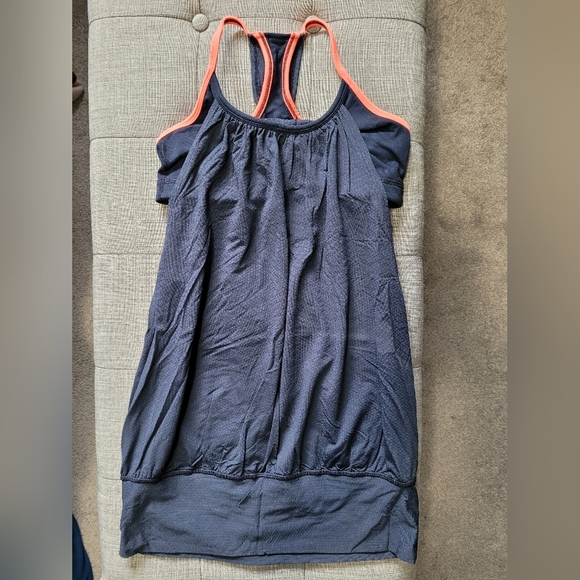 Lululemon tank Sz 4 - Picture 3 of 6